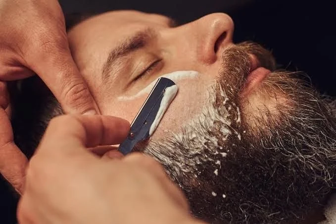 Atendimento de cabelo e barba na Reinaldo Barber Shop